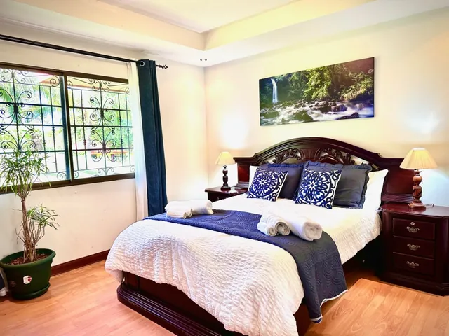 Bedroom 1 — queen bed — The Guest House, Bella Vista Private Resort Costa Rica