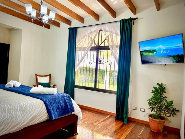 Bedroom 1 — Master · king bed & ensuite bath — The Main House, Bella Vista Private Resort Costa Rica